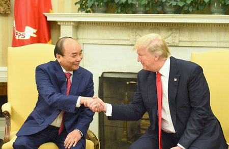 Thủ tướng Nguyễn Xuân Phúc và Tổng thống Hoa Kỳ Donald Trump trong cuộc hội đàm tại Nhà Trắng.